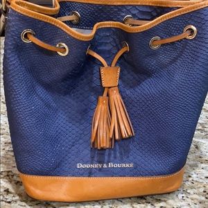 Dooney Bourke shoulder handbag